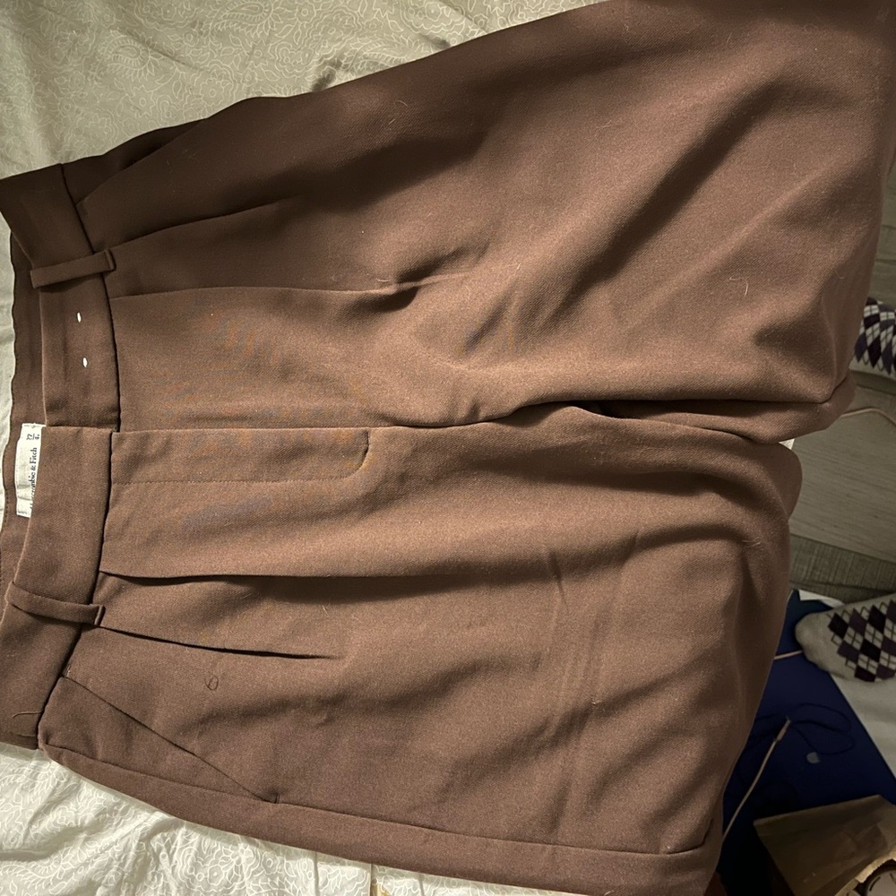 Abercrombie and Fitch brown Sloane pants. Size 27/4. Very good condition.